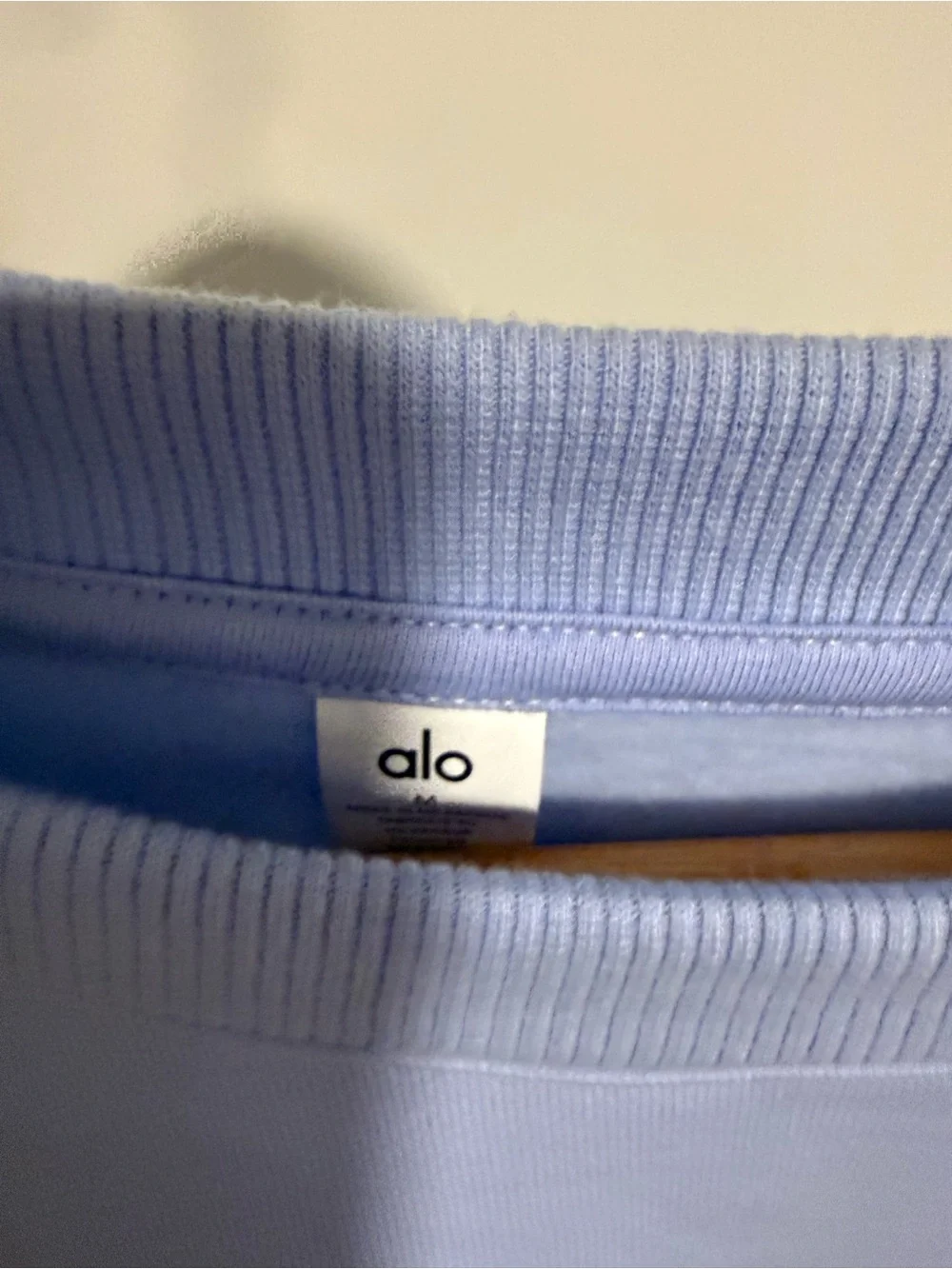 NWT Alo Cropped Accolade Crewneck - Picture 4 of 6